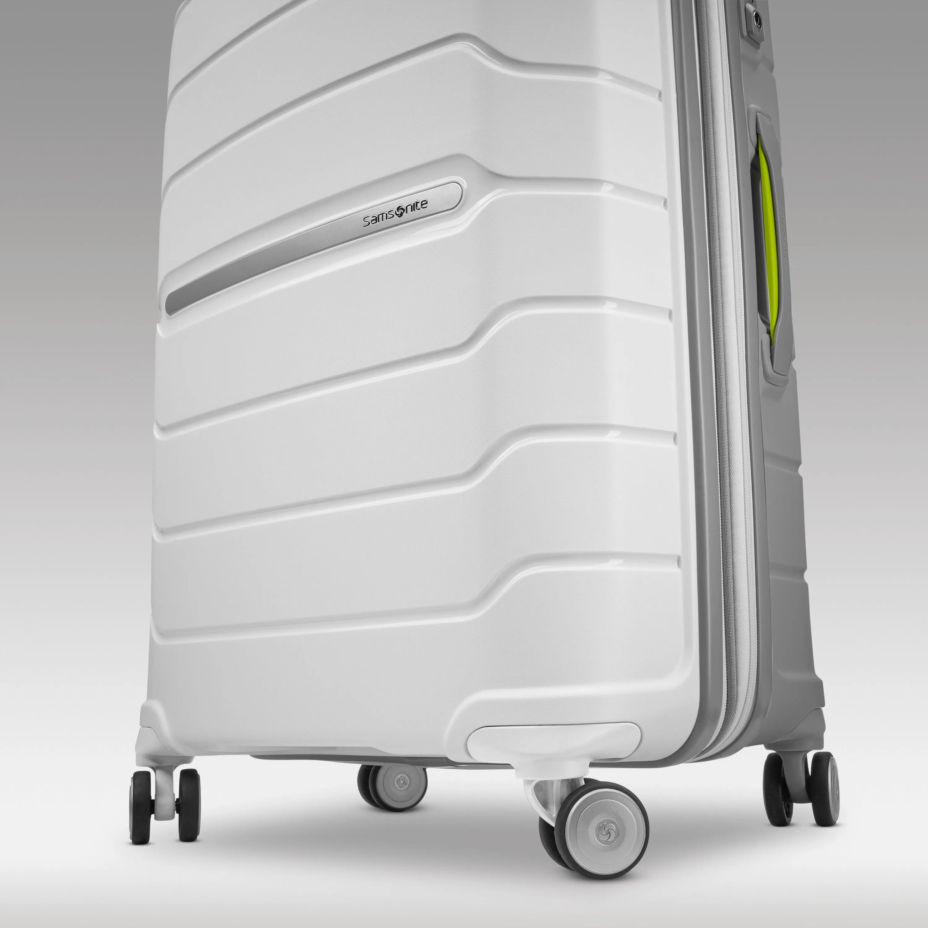 Samsonite Freeform 24" Hardside Spinner