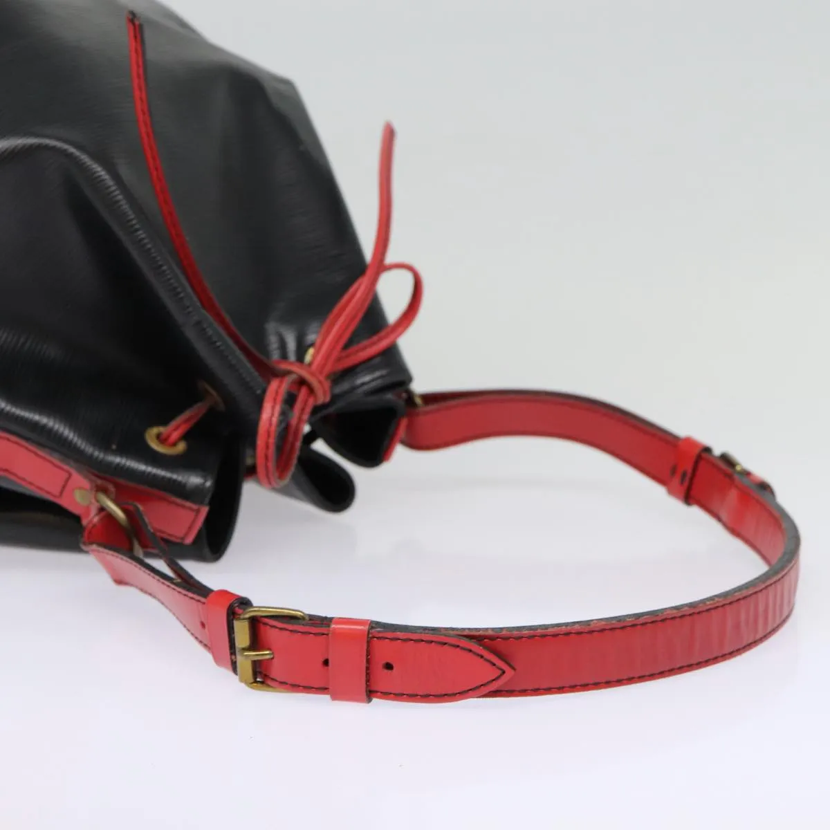 Trendy Inspired Louis Vuitton Epi Noe Shoulder Bag By Color Black Red M44017 Lv Auth 87772